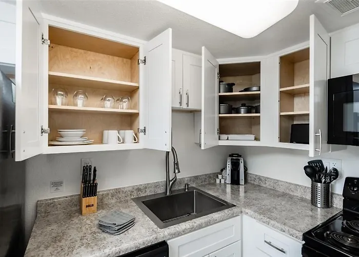 101 -fully Furnished 1br Suite-prime Location