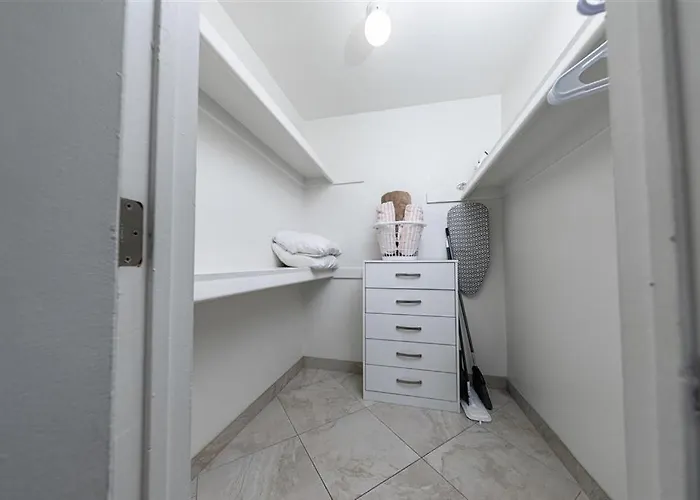 Apartament 101 -fully Furnished 1br Suite-prime Location